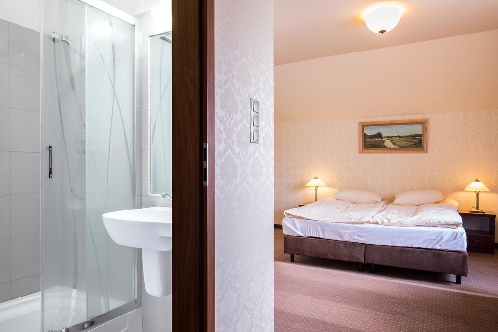 Hotel Folwark Zgierz Room photo
