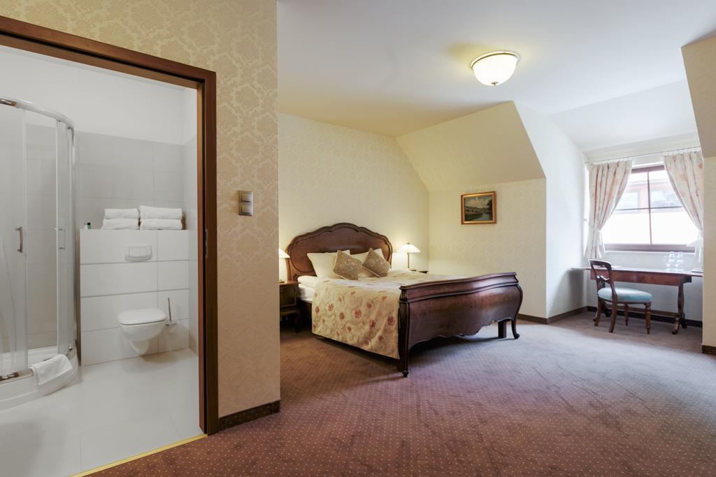 Hotel Folwark Zgierz Exterior photo