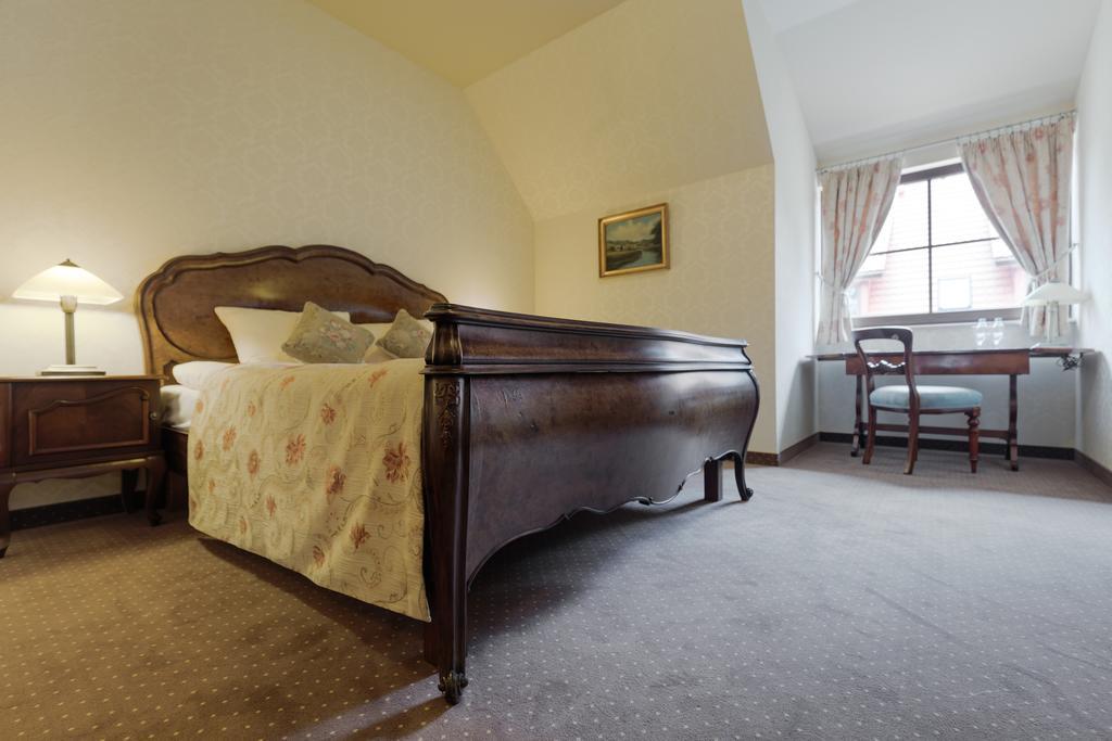 Hotel Folwark Zgierz Room photo